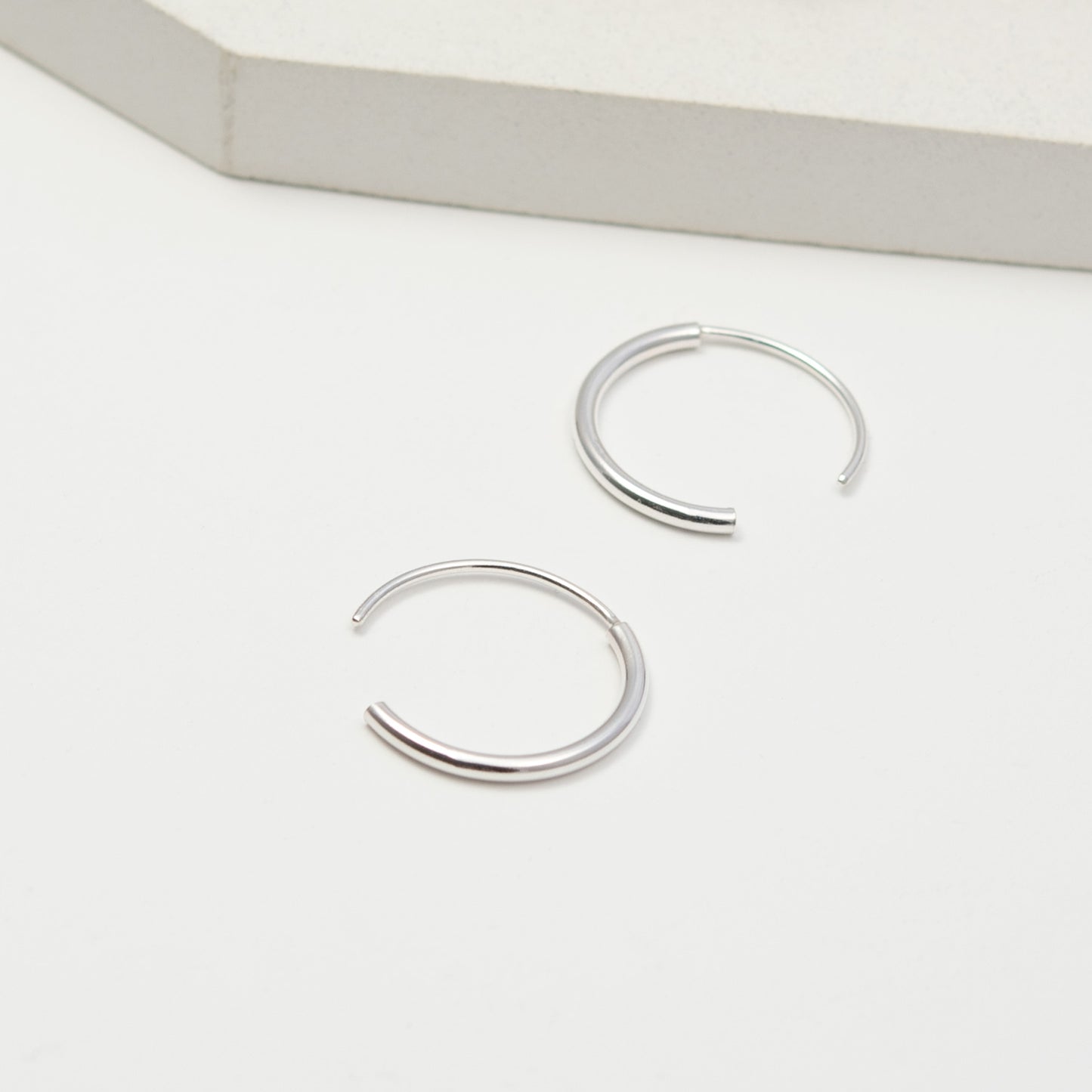 Créoles minimalistes en argent – Les cylindriques N°11