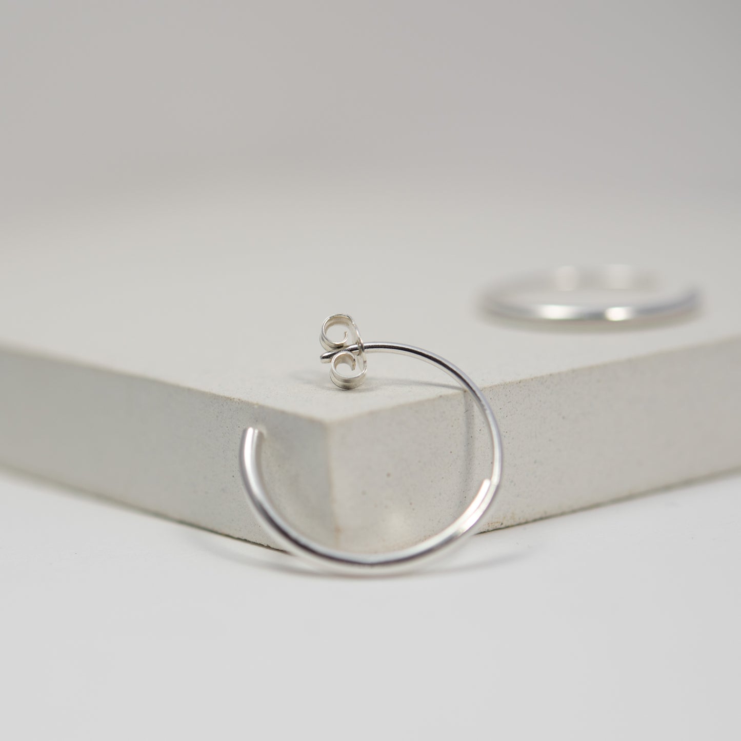 Créoles minimalistes en argent – Les cylindriques N°11