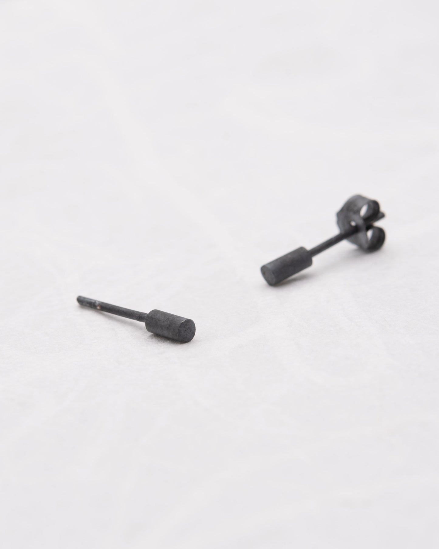 Mini puces d'oreilles en argent noir N°15