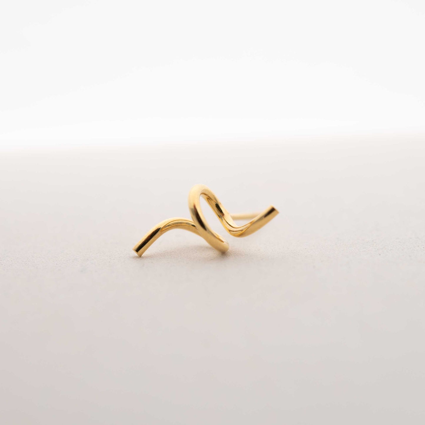 Abstract earring stud N°1 in gold plated silver