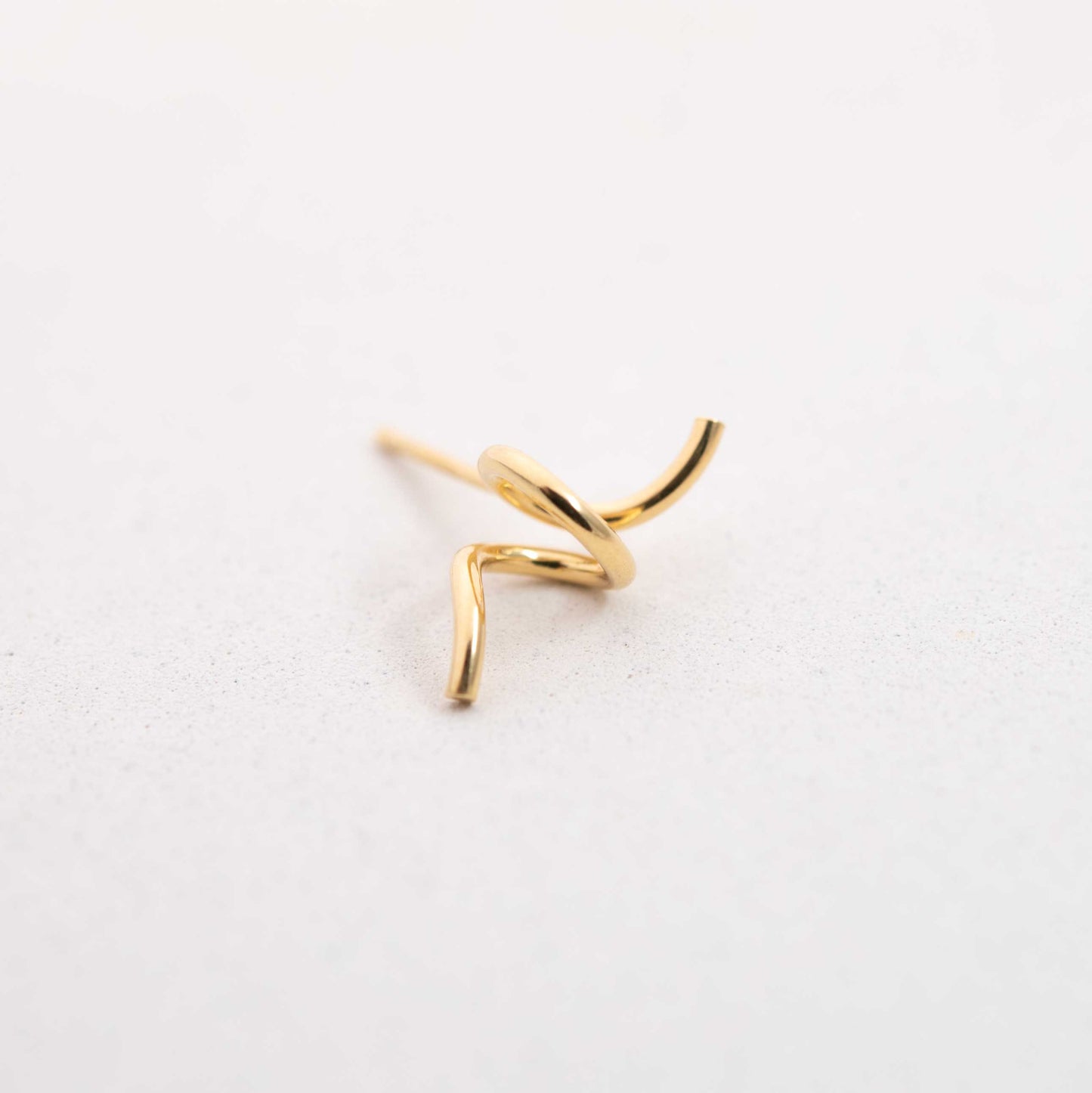 Abstract earring stud N°1 in gold plated silver