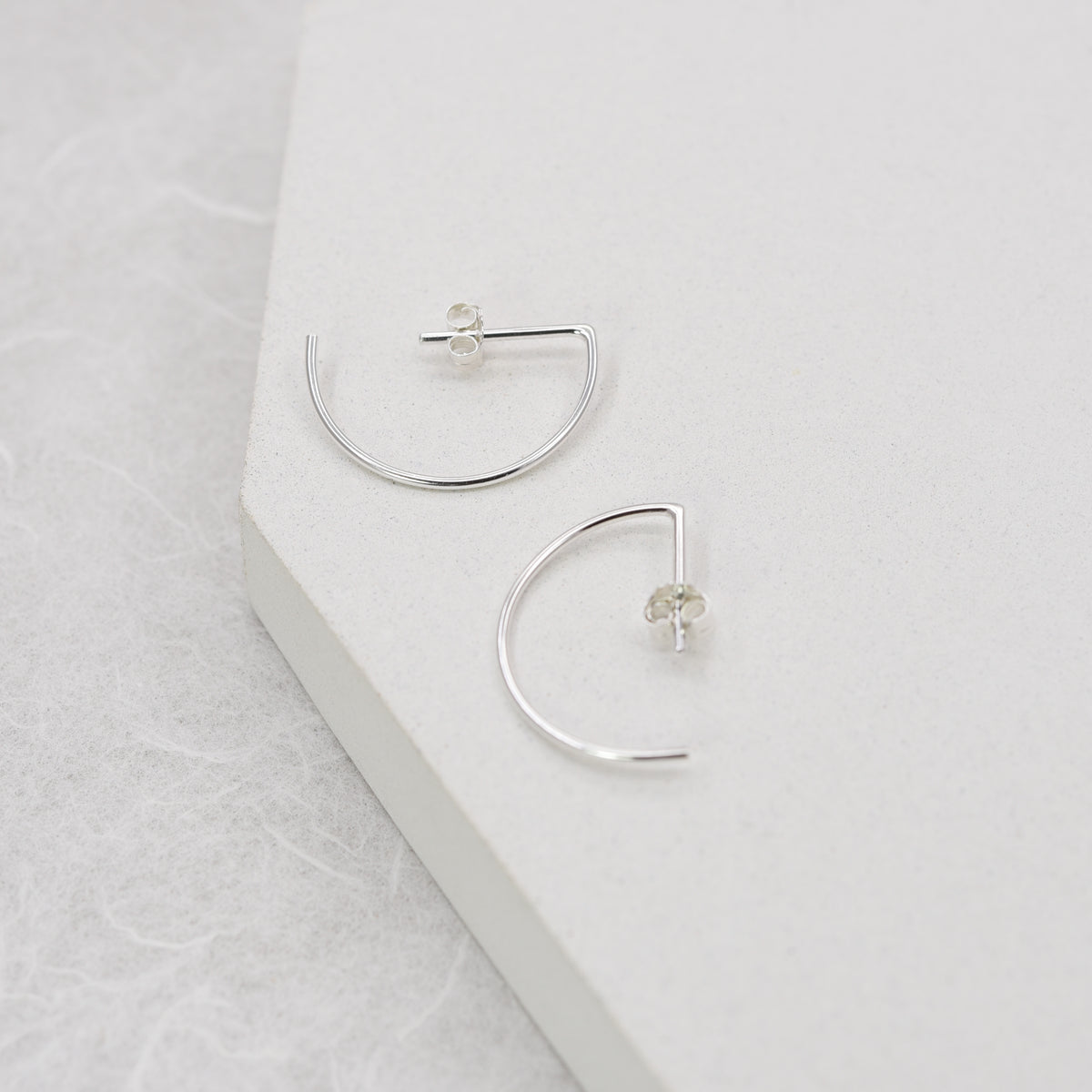 Black line hoop earrings N°7