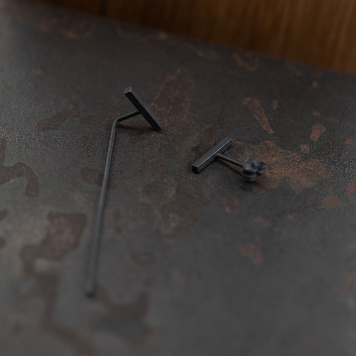Mistmached pair of bar earrings N°27
