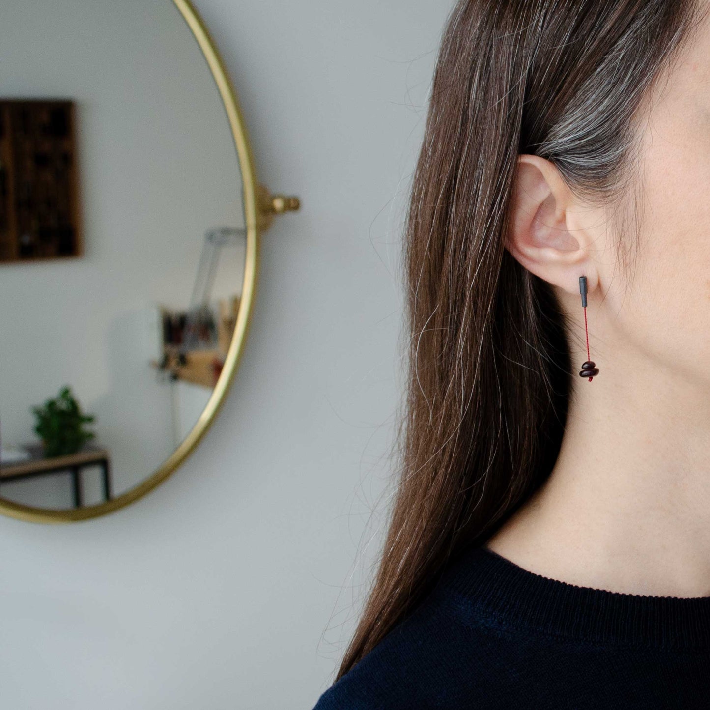 Boucles d'oreilles pendantes oxydées avec grenat rouge