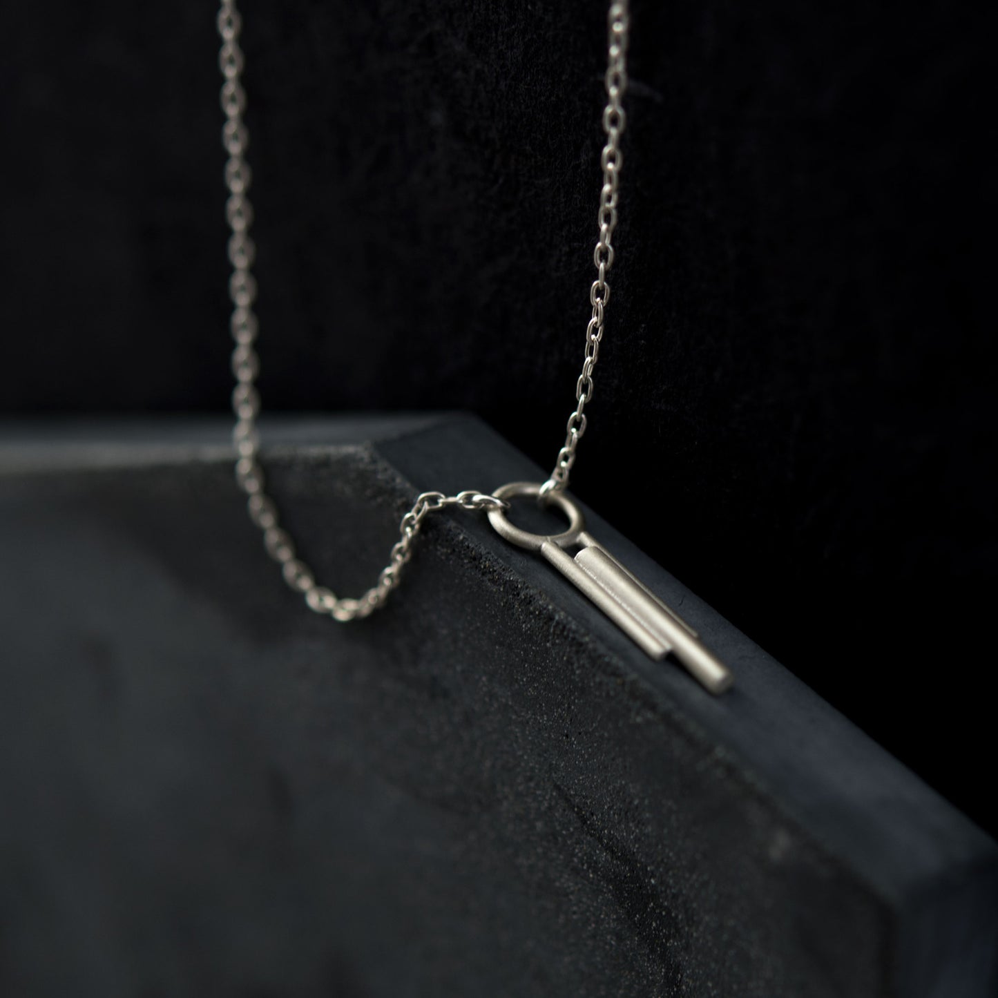 Collier pendentif lignes parallèles N°7
