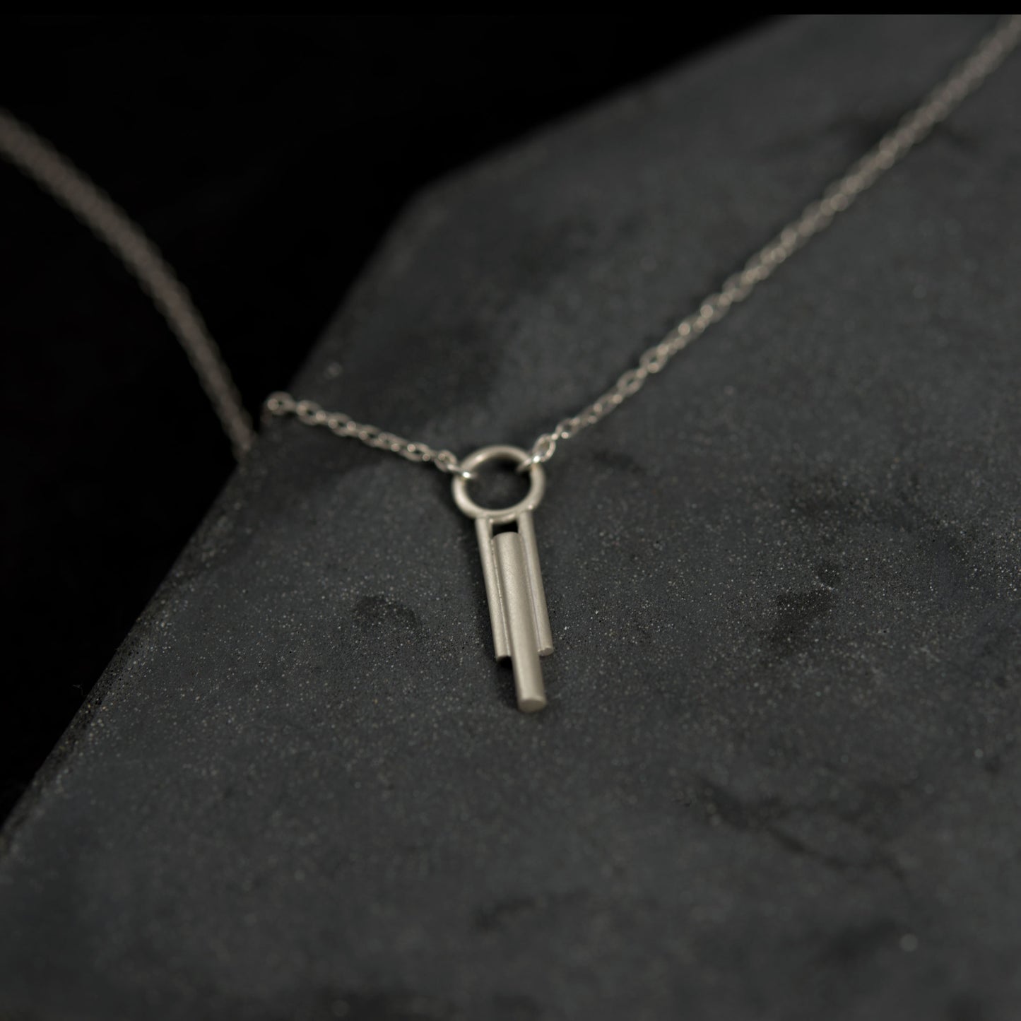 Collier pendentif lignes parallèles N°7
