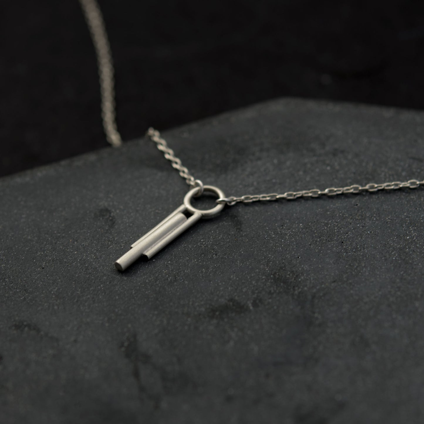 Collier pendentif lignes parallèles N°7