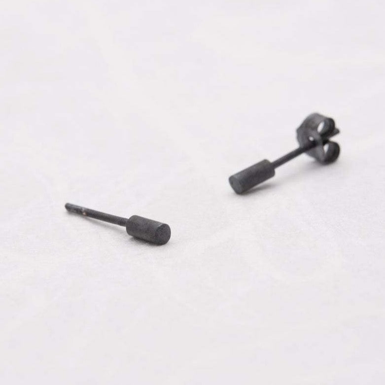 Tube stud earrings in black silver N°15