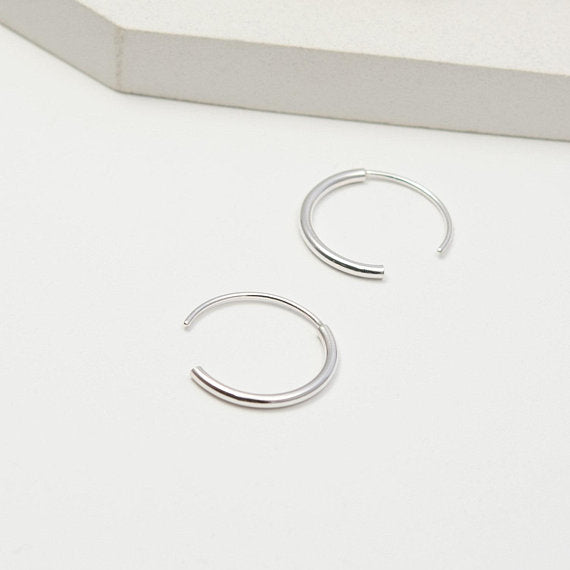 Silver hoop earrings medium – Les Cylindriques N°11