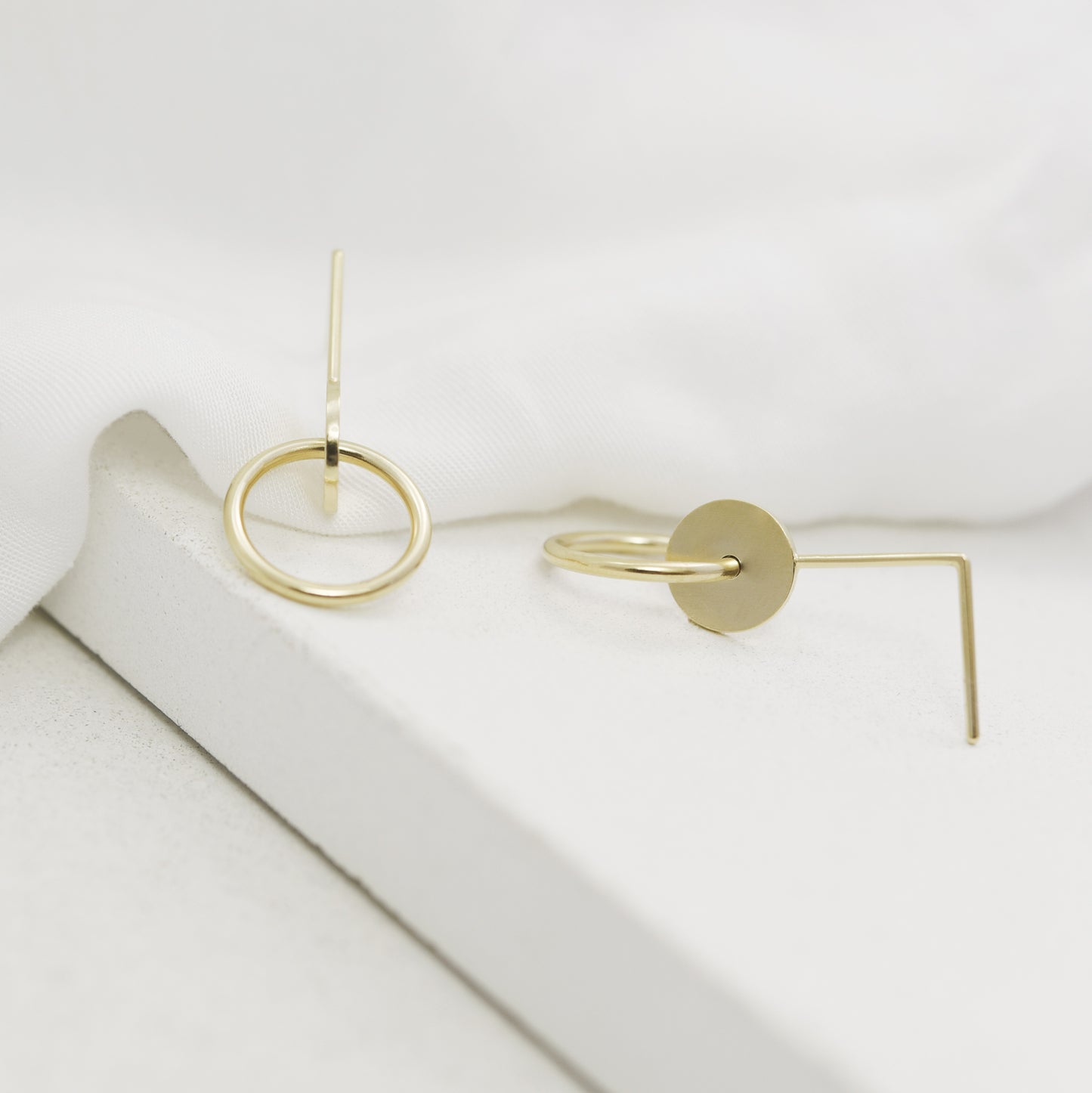 minimally designed Interlocking circles gold earrings by AgJc