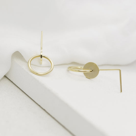 minimally designed Interlocking circles gold earrings by AgJc