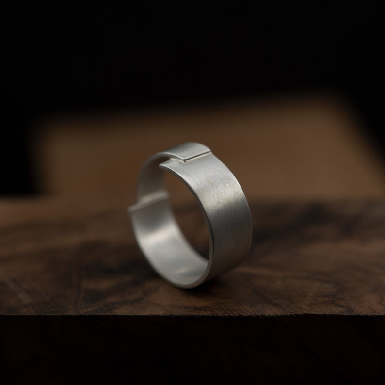 Wide band silver ring