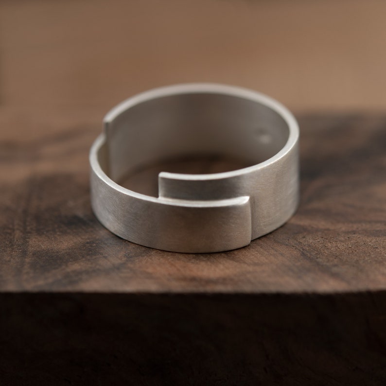 Wide band silver ring