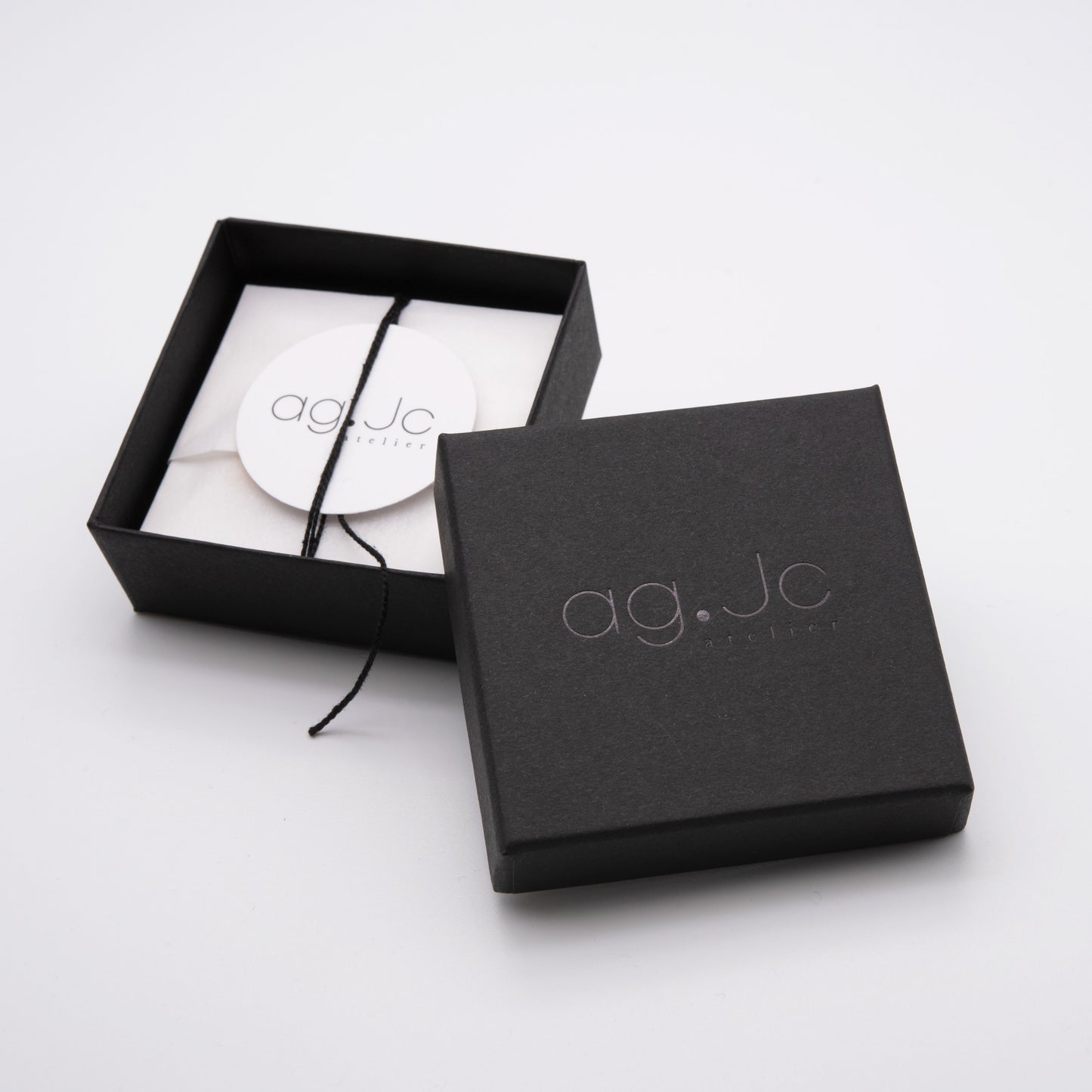 Set de bijoux modernes en argent, collier N°4, bague N°3 et paires de boucles d'oreilles N°2