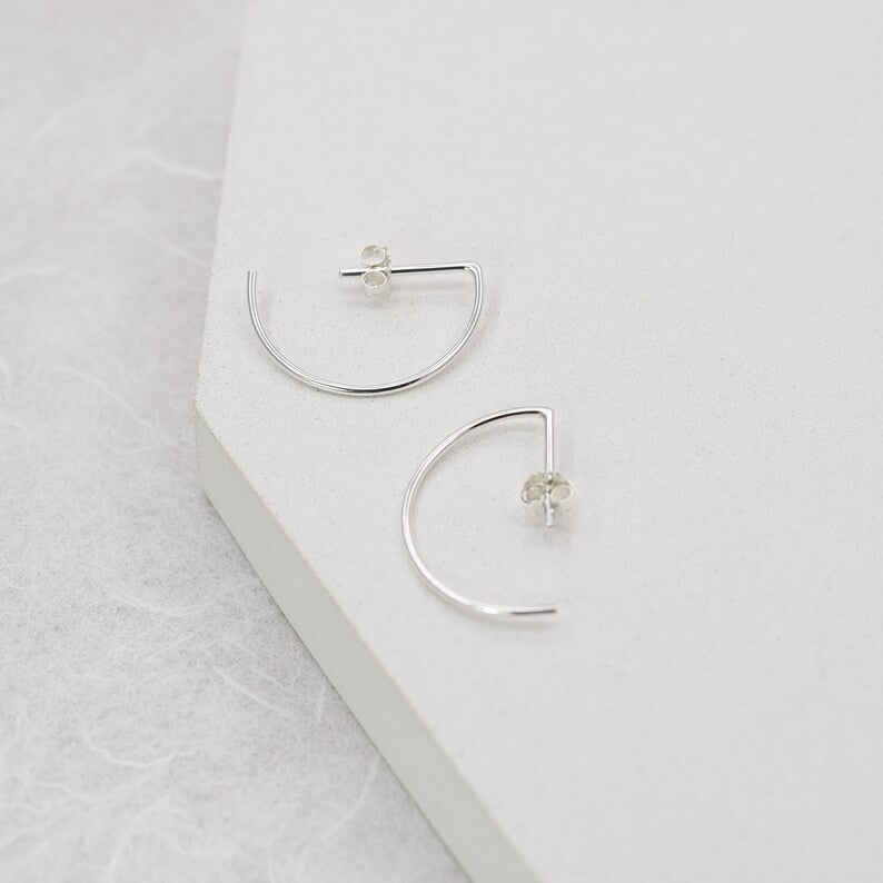 Line hoop earrings N°7 in silver or rose gold