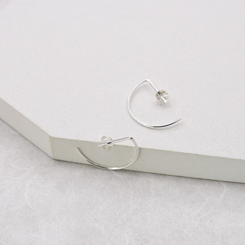 Line hoop earrings N°7 in silver or gold