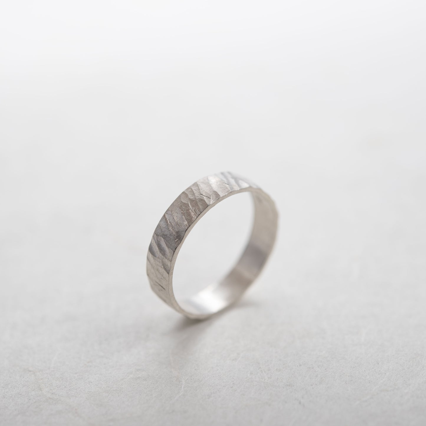Silver ring band hammered N°16