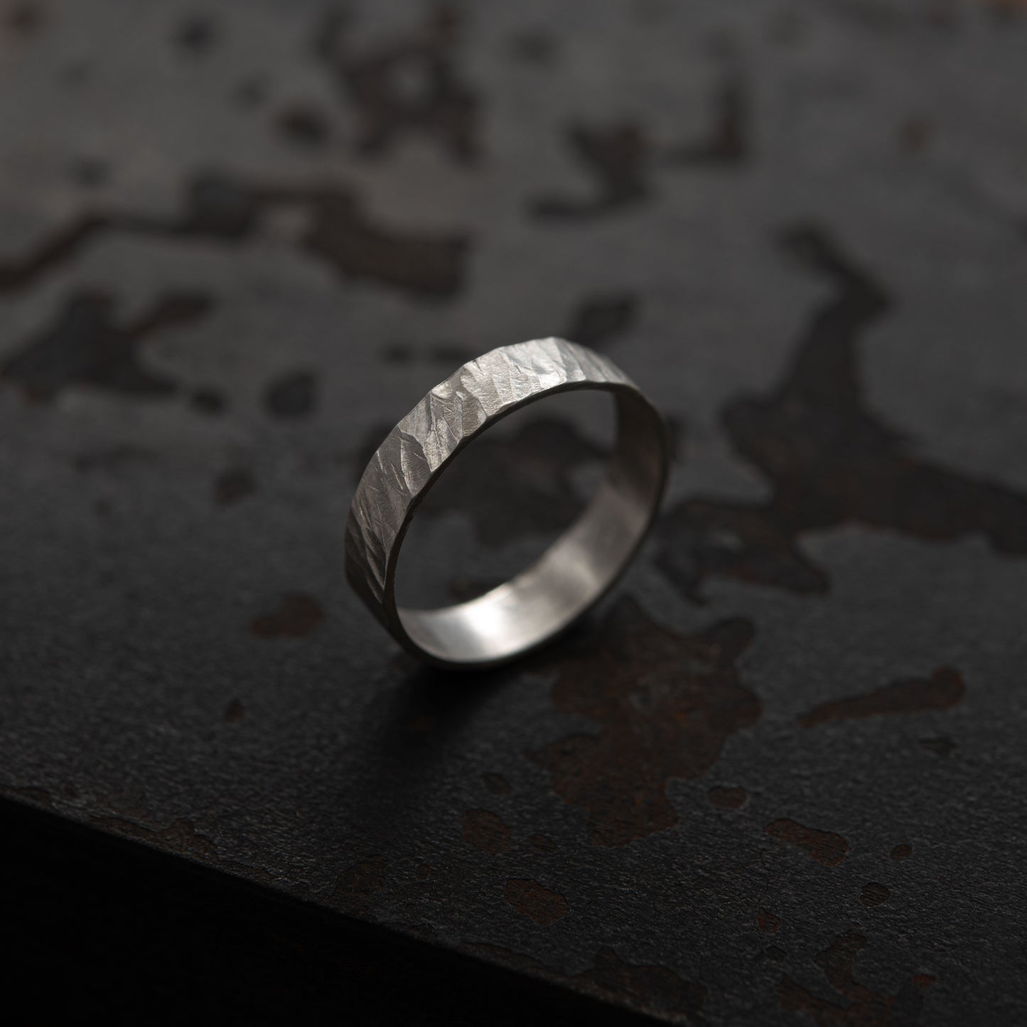 Hammered silver ring band N°16