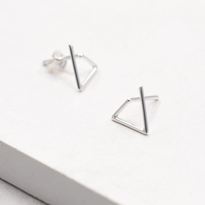 Puces d'oreilles triangle N°6 en argent ou or