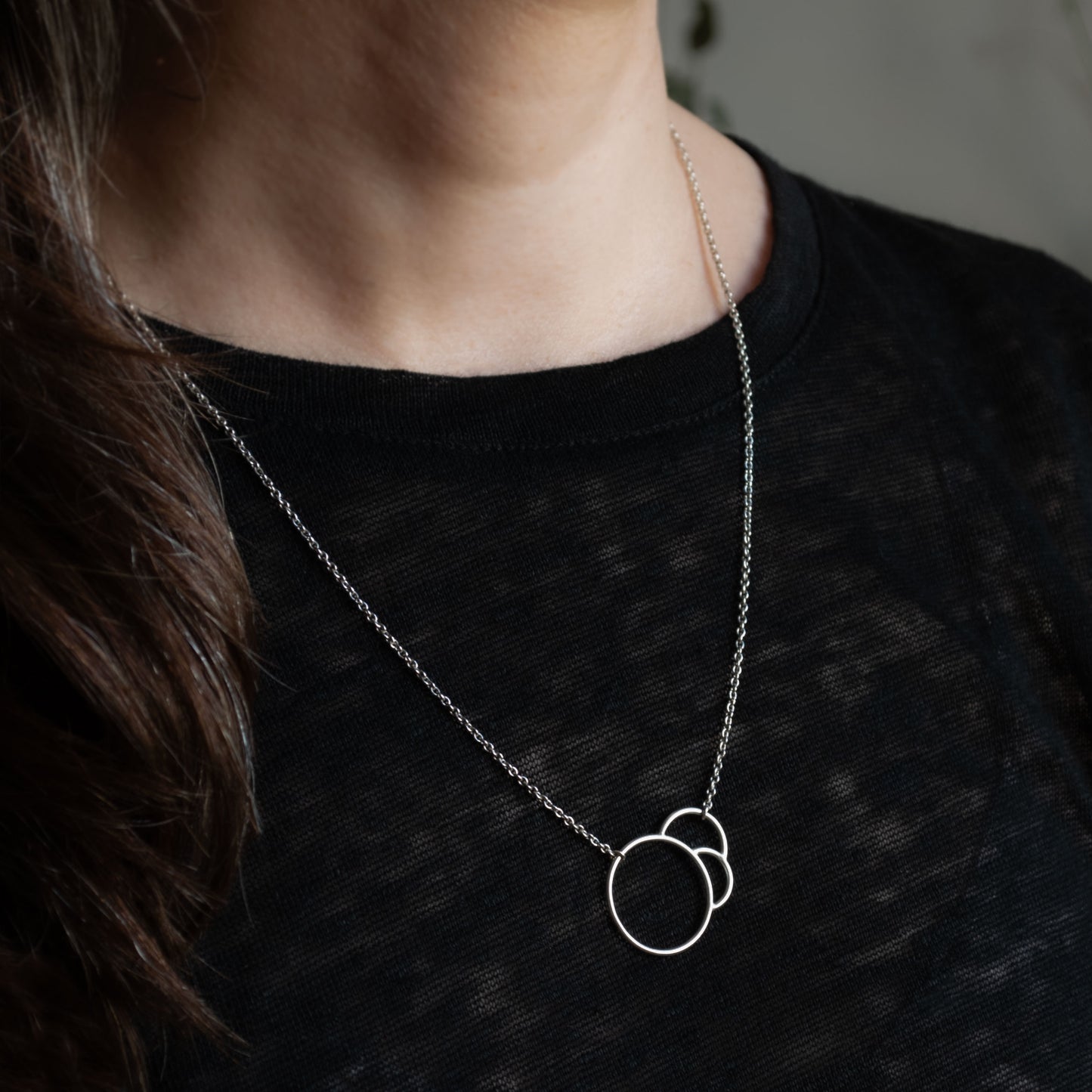 Asymmetric circles silver necklace