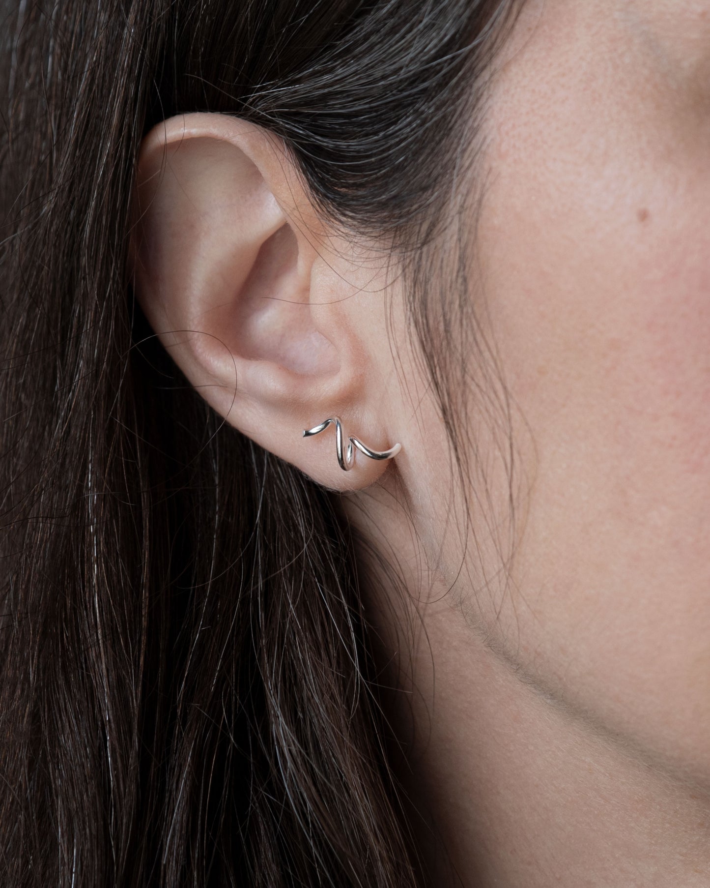 Abstract earring stud N°1 in gold plated silver