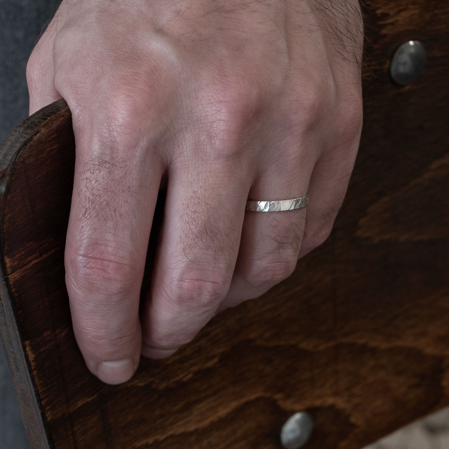 Bague fine martelée en argent massif N°23