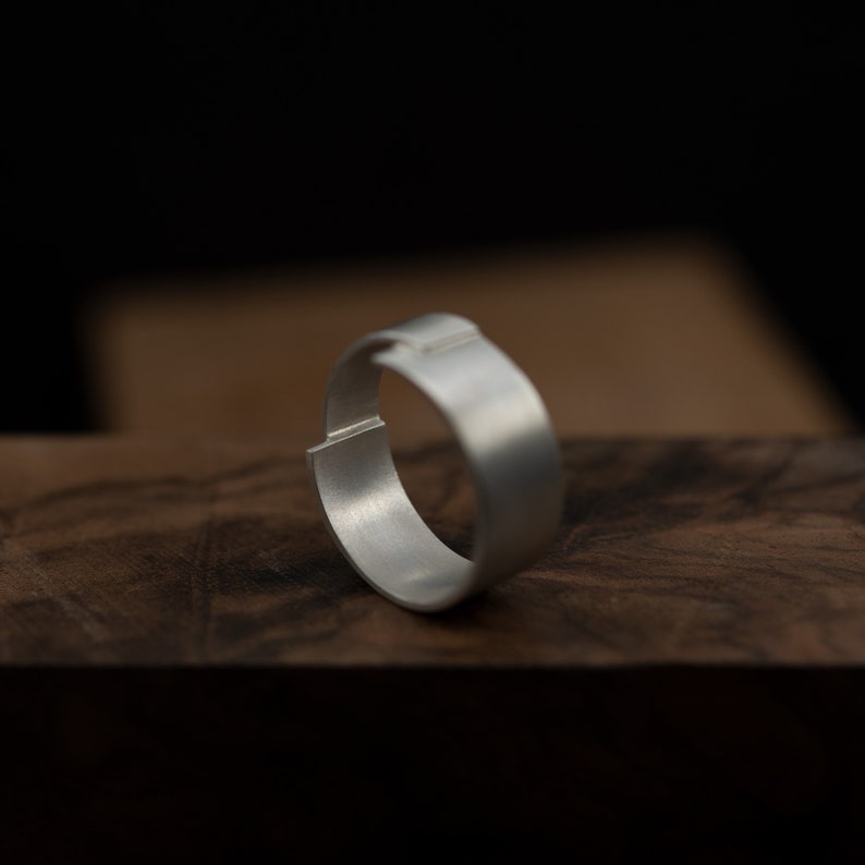 Wide band silver ring