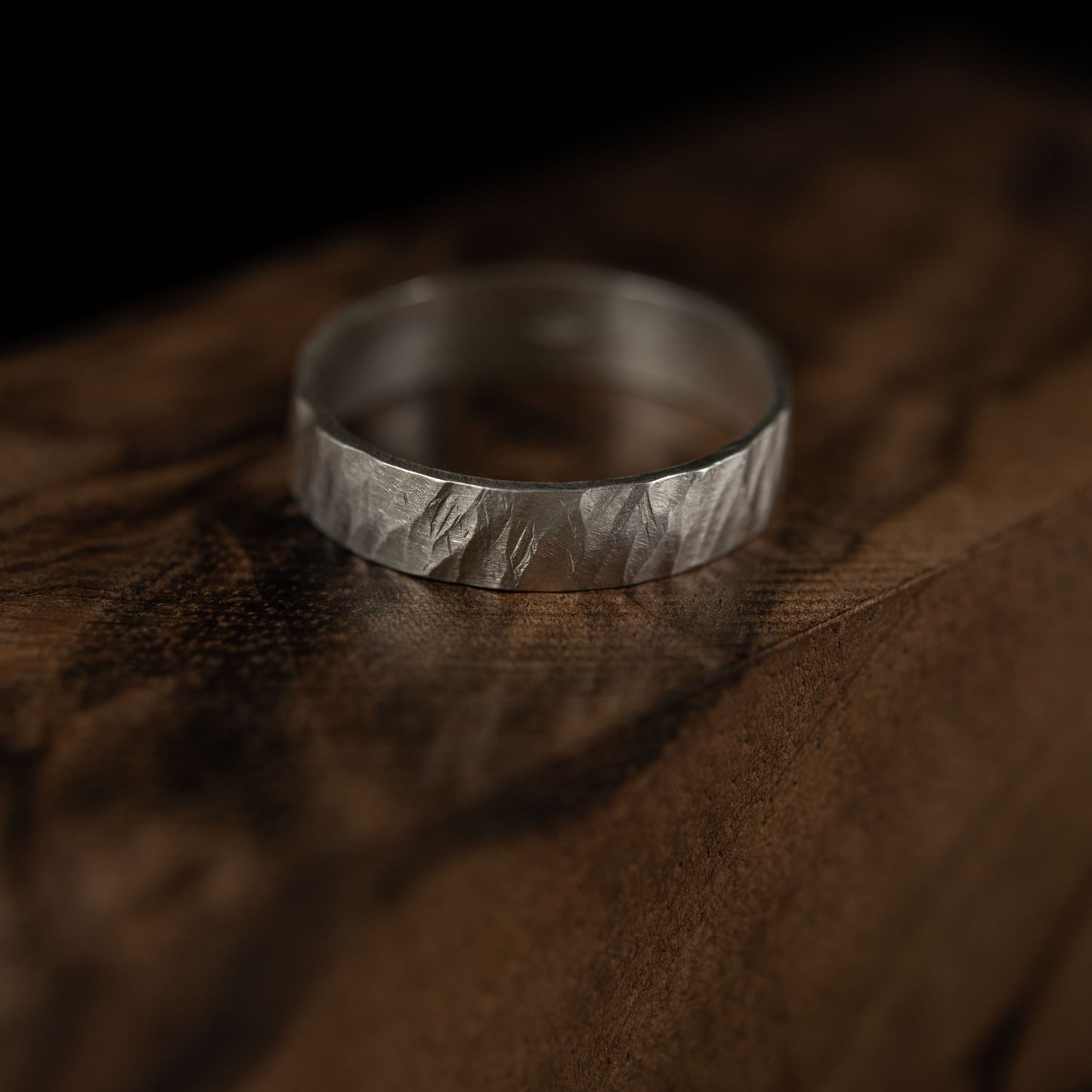 Silver ring band hammered N°16