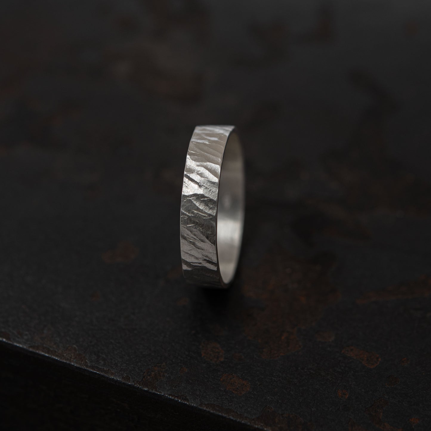 Bague martelée en argent massif N°16